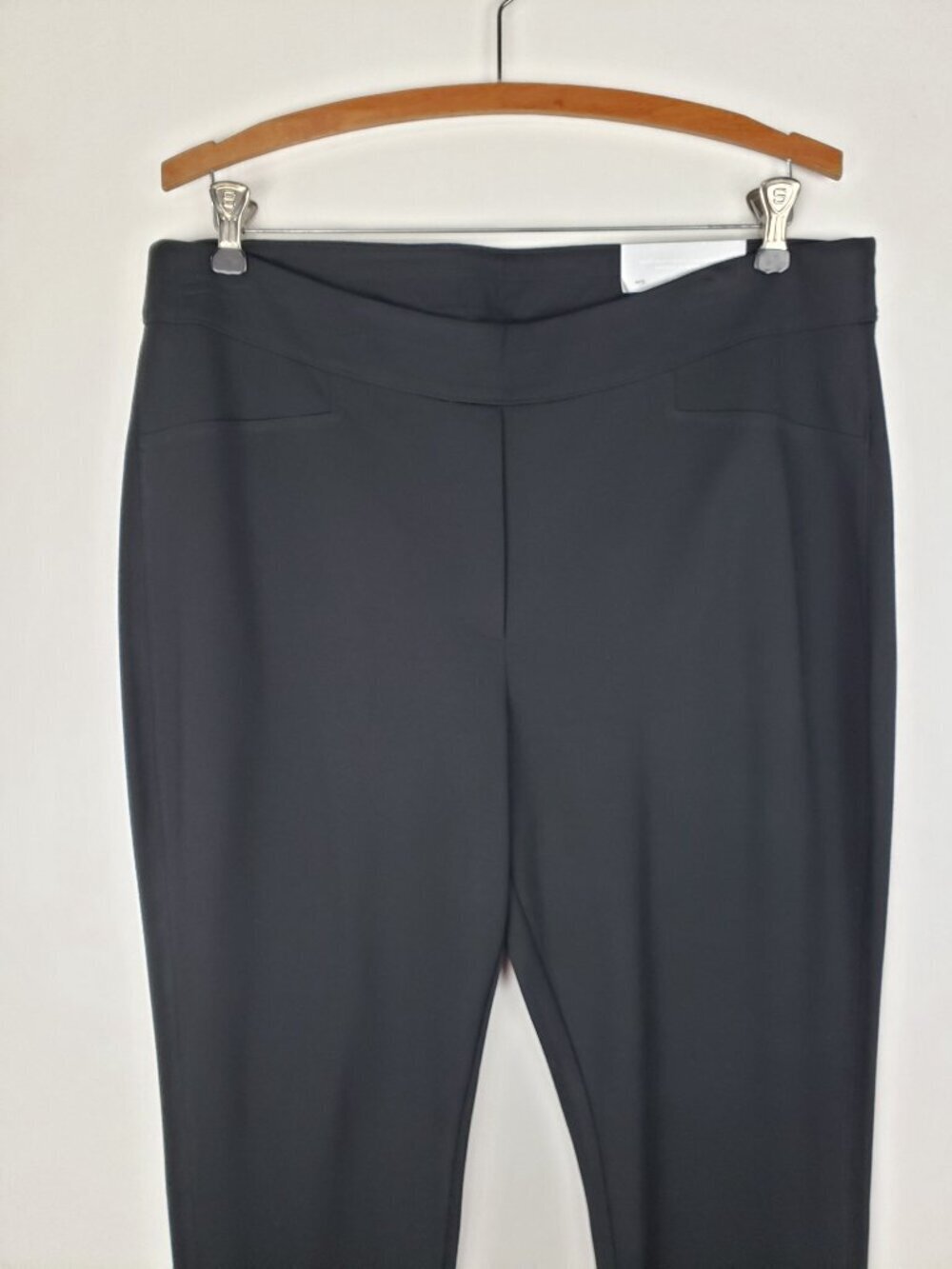Chicos NWT Black Ponte Rivet Stud Legging Pull On Pants Womens 3/US 16 - Picture 3 of 11